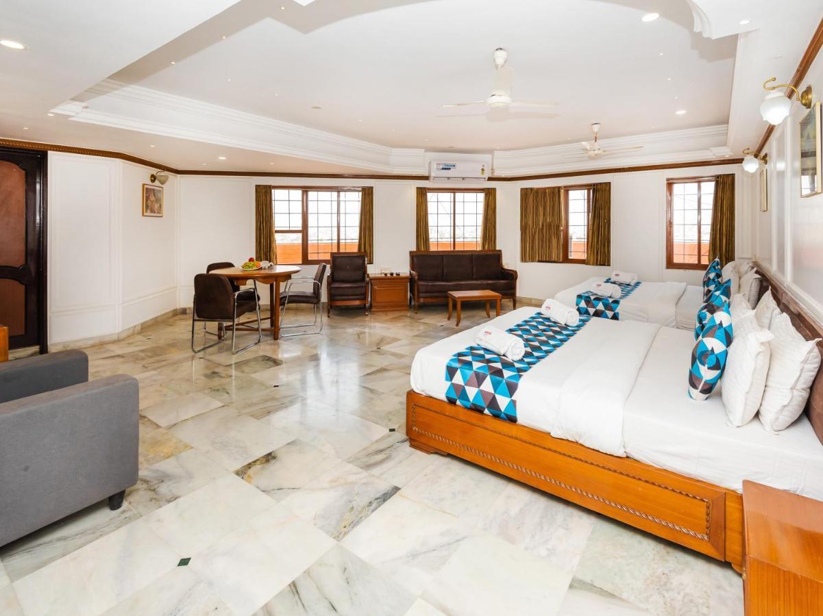 Hotel Galaxy Opp Surat Railway Station Экстерьер фото